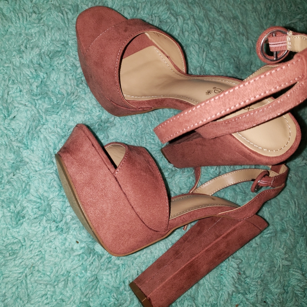 Platform heels - Picture 2 of 2